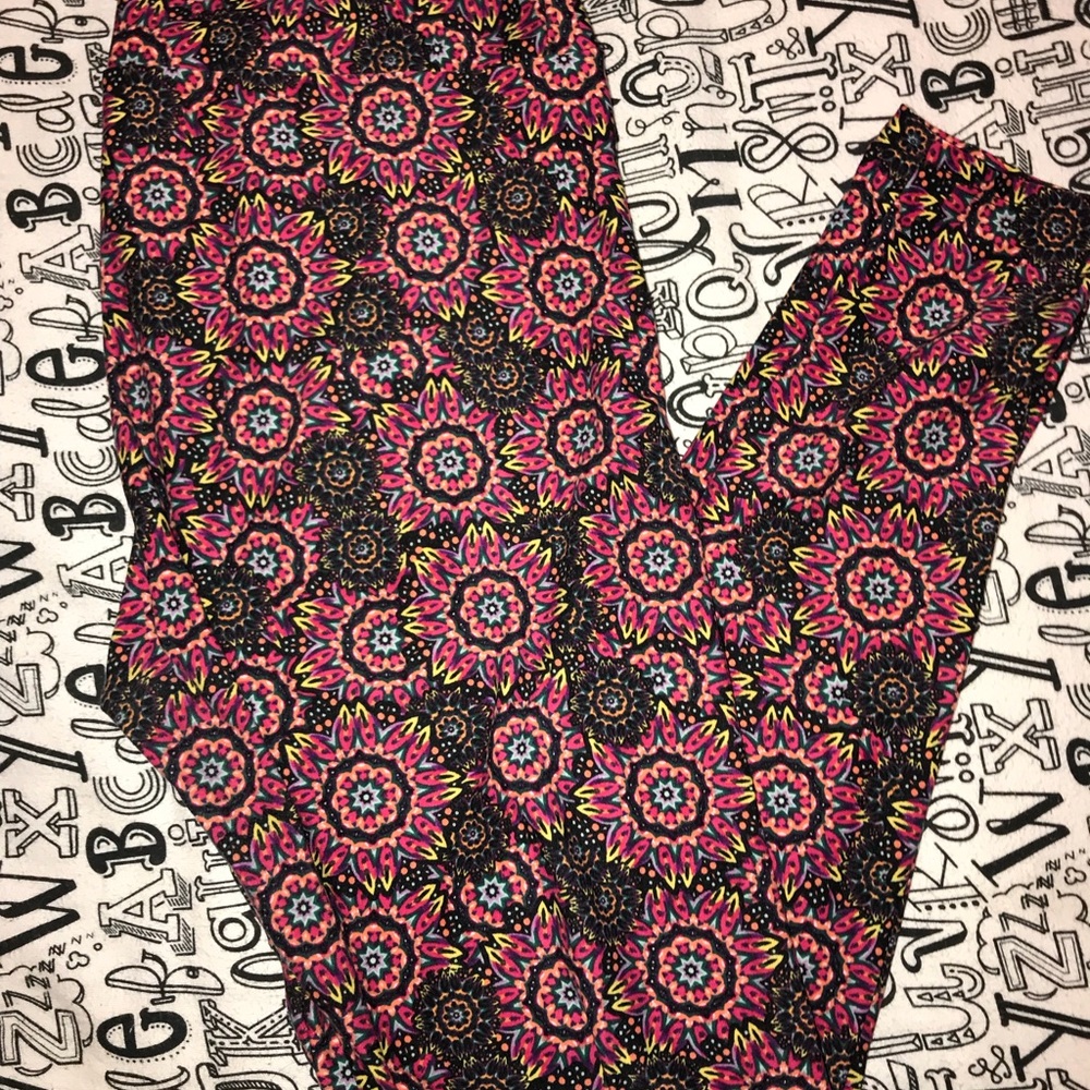 EUC LULAROE TC LEGGINGS.